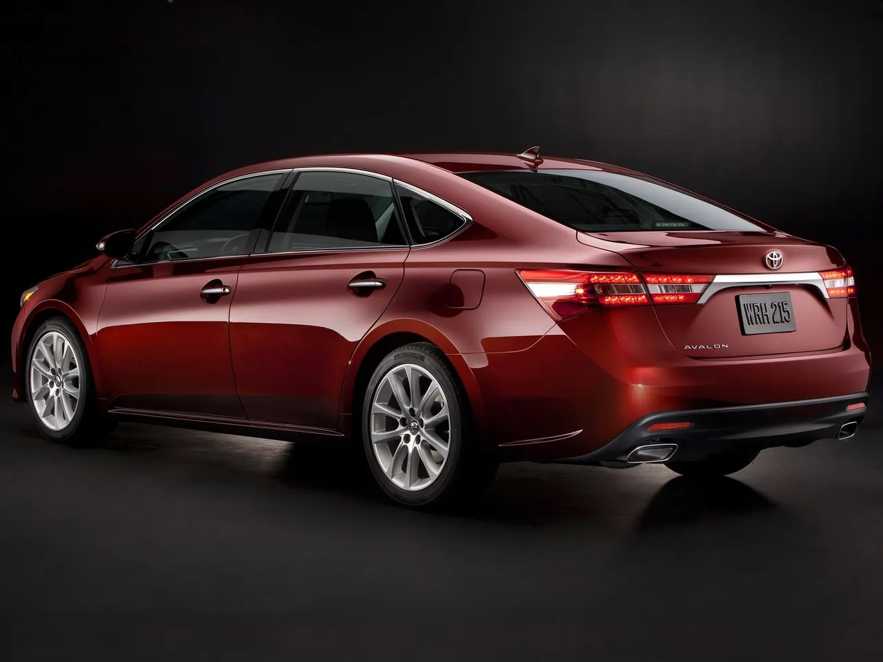 Toyota Avalon (2013) - Rear Three-Quarter