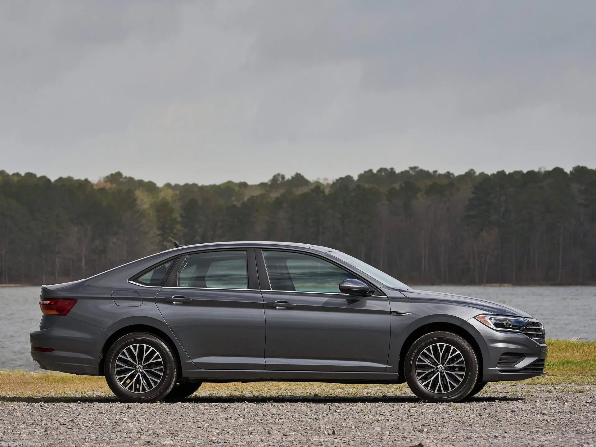 Volkswagen Jetta (2019) - Side Profile