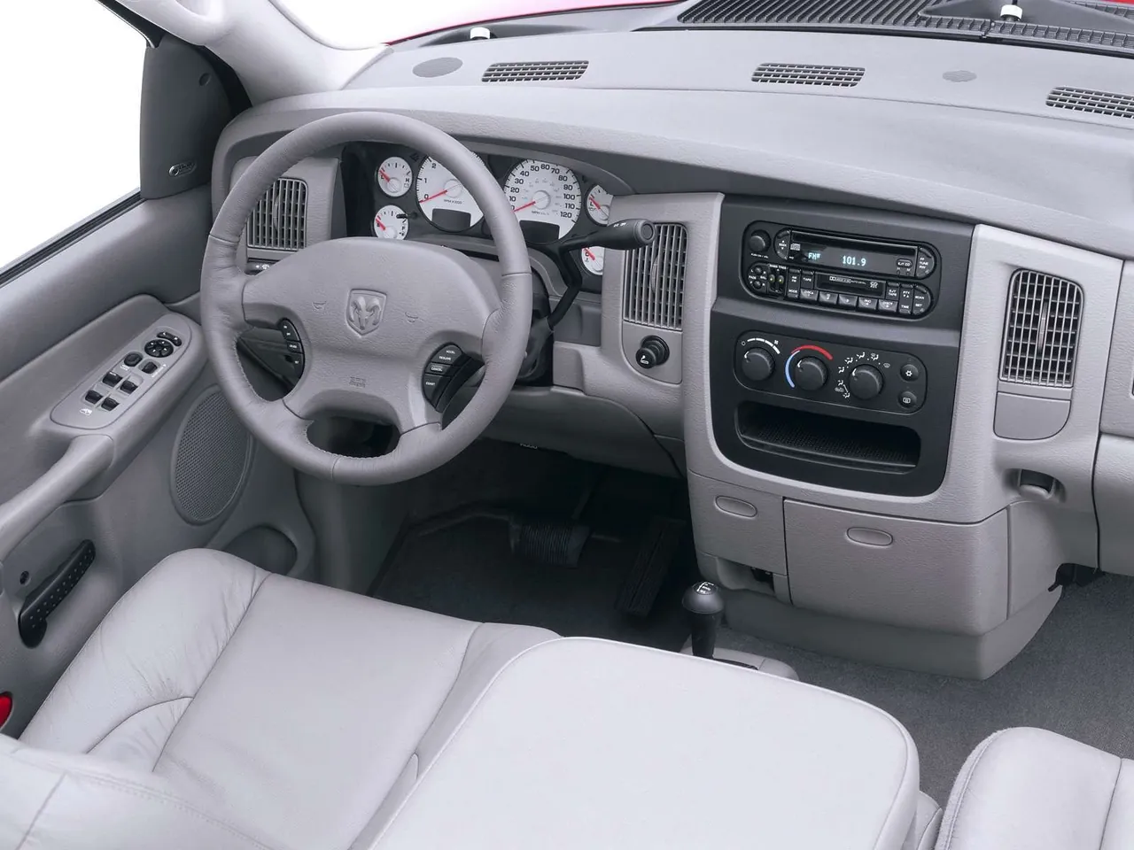 Dodge Ram 1500 (2002) – interiér