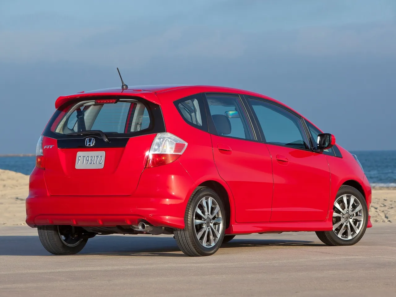 Honda Fit Sport (2012) – zadní tříčtvrteční pohled