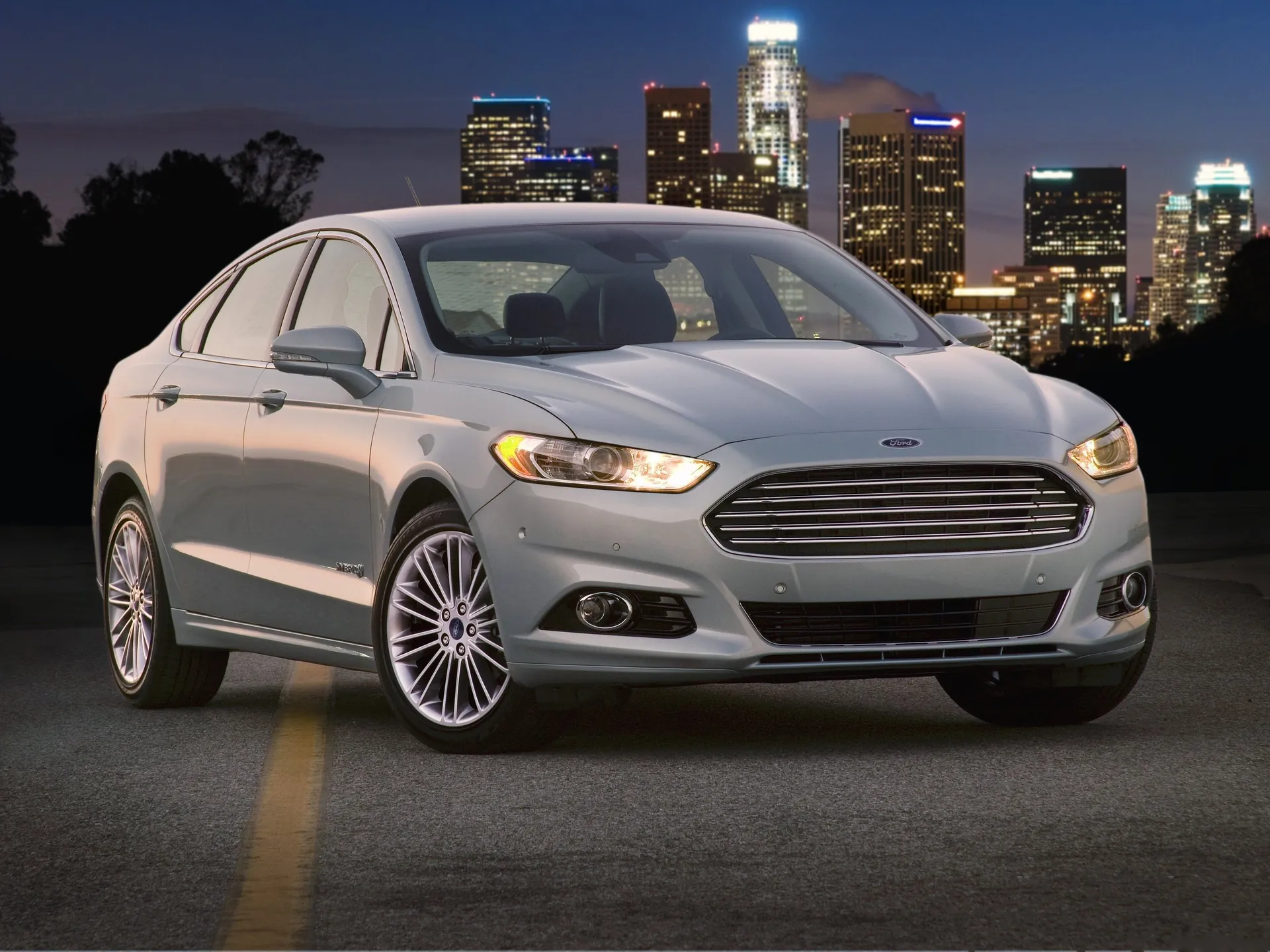Ford Fusion Hybrid (2013)
