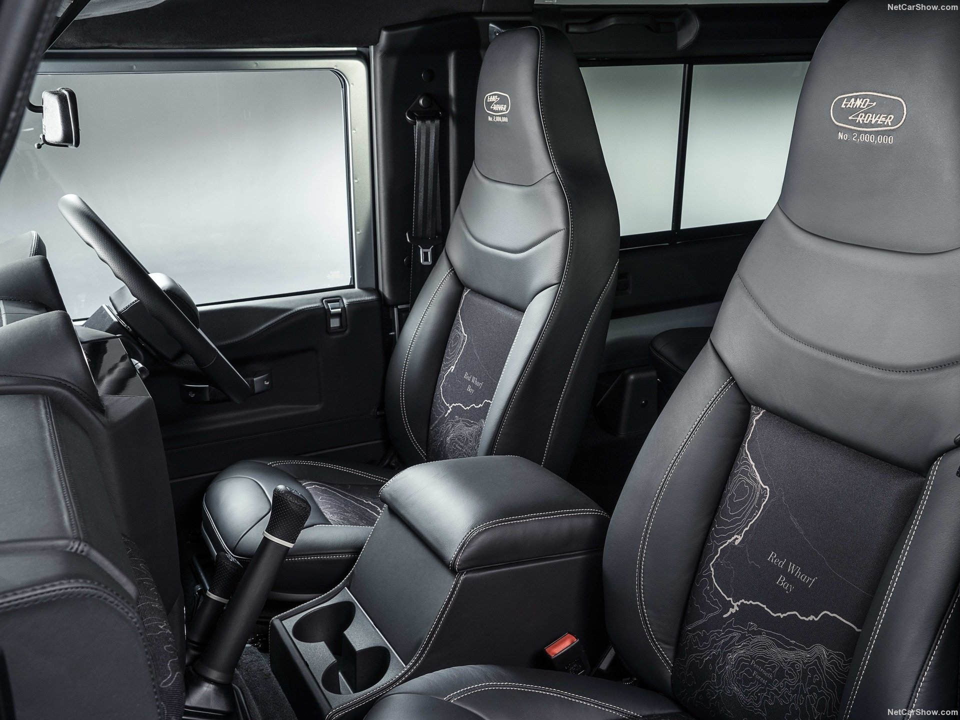 Land Rover Defender 2.000.000 (2015) – interiér