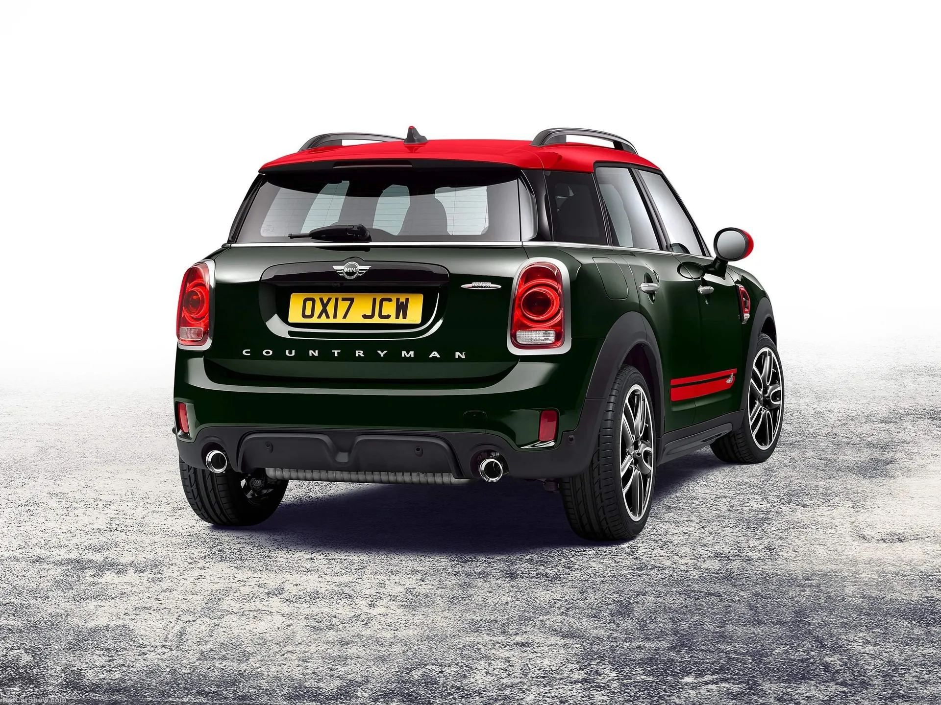 Mini John Cooper Works Countryman (2018) – zadní tříčtvrteční pohled