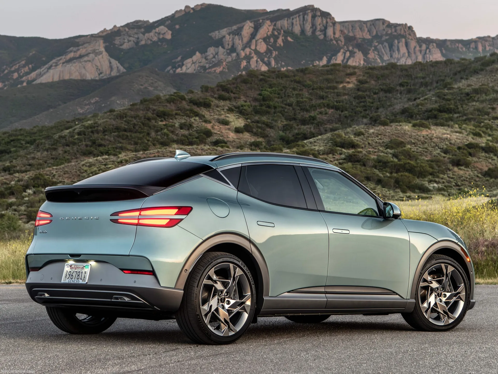 Genesis GV60 (2022) – zadní tříčtvrteční pohled