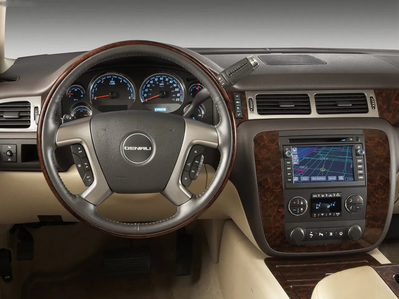 GMC Sierra Denali (2007) – interiér