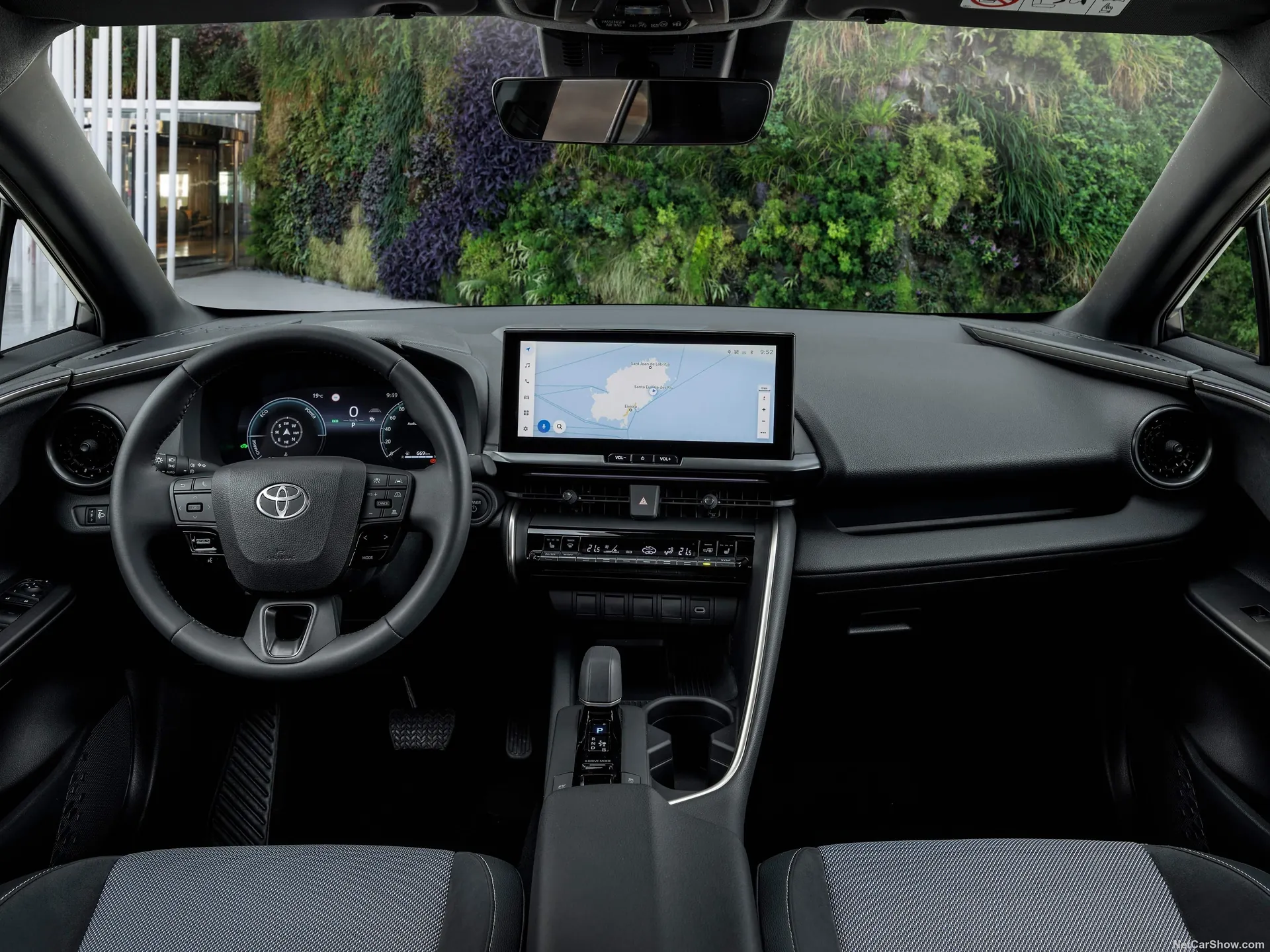 Toyota C-HR (2024) – interiér