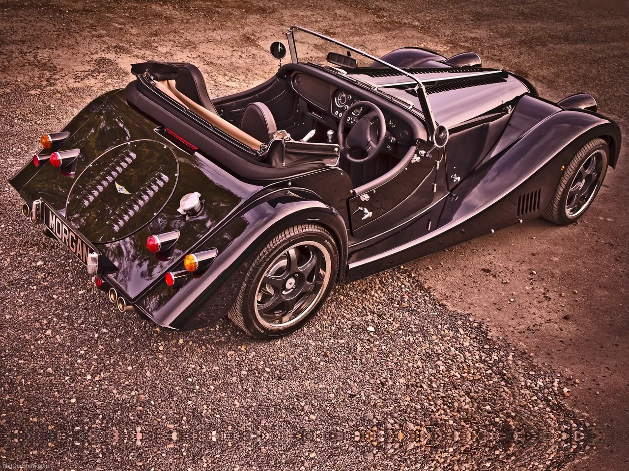 Morgan Plus 8 (2013) – zadní tříčtvrteční pohled