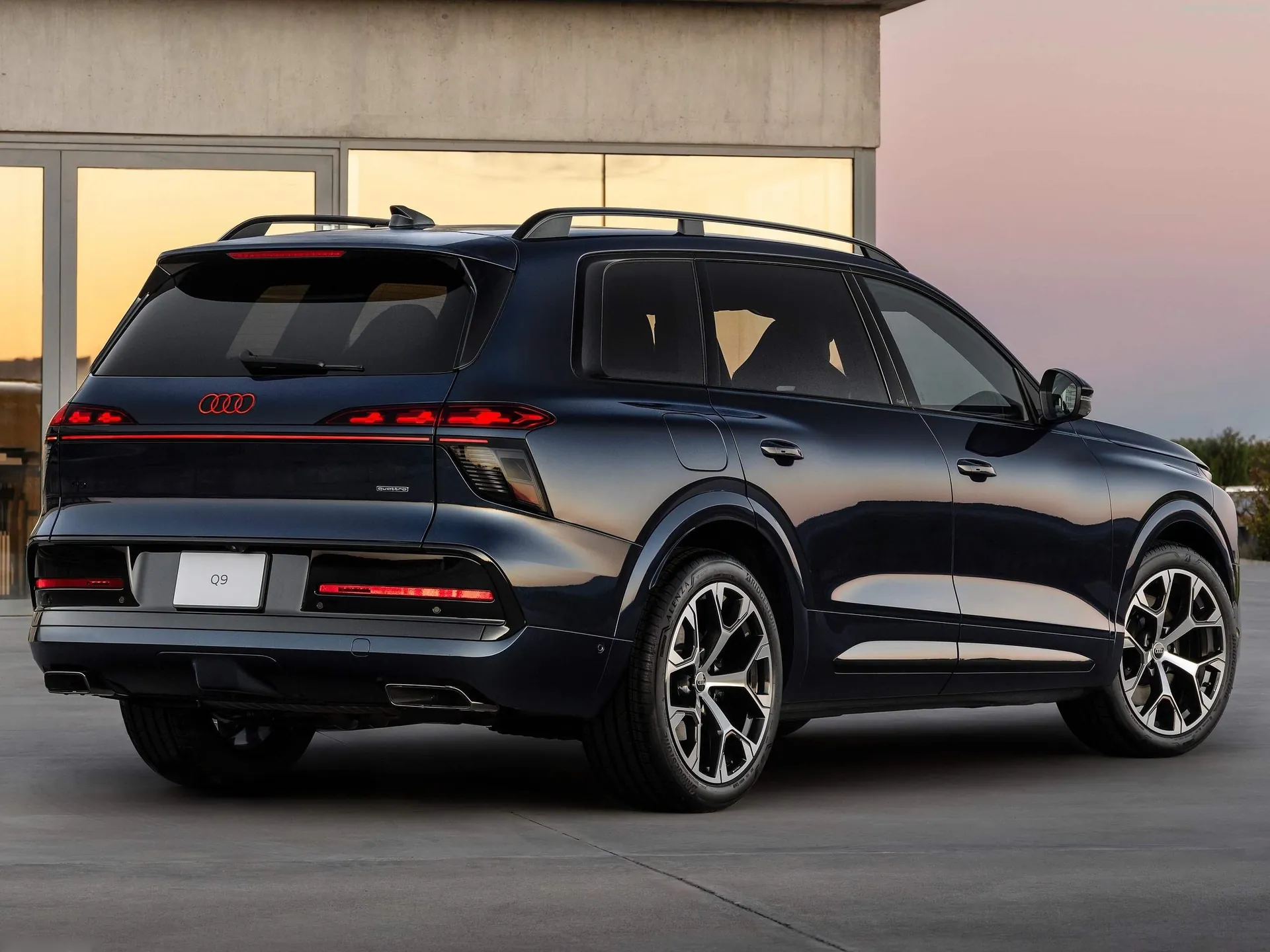 Audi Q9 (2027) – zadní tříčtvrteční pohled