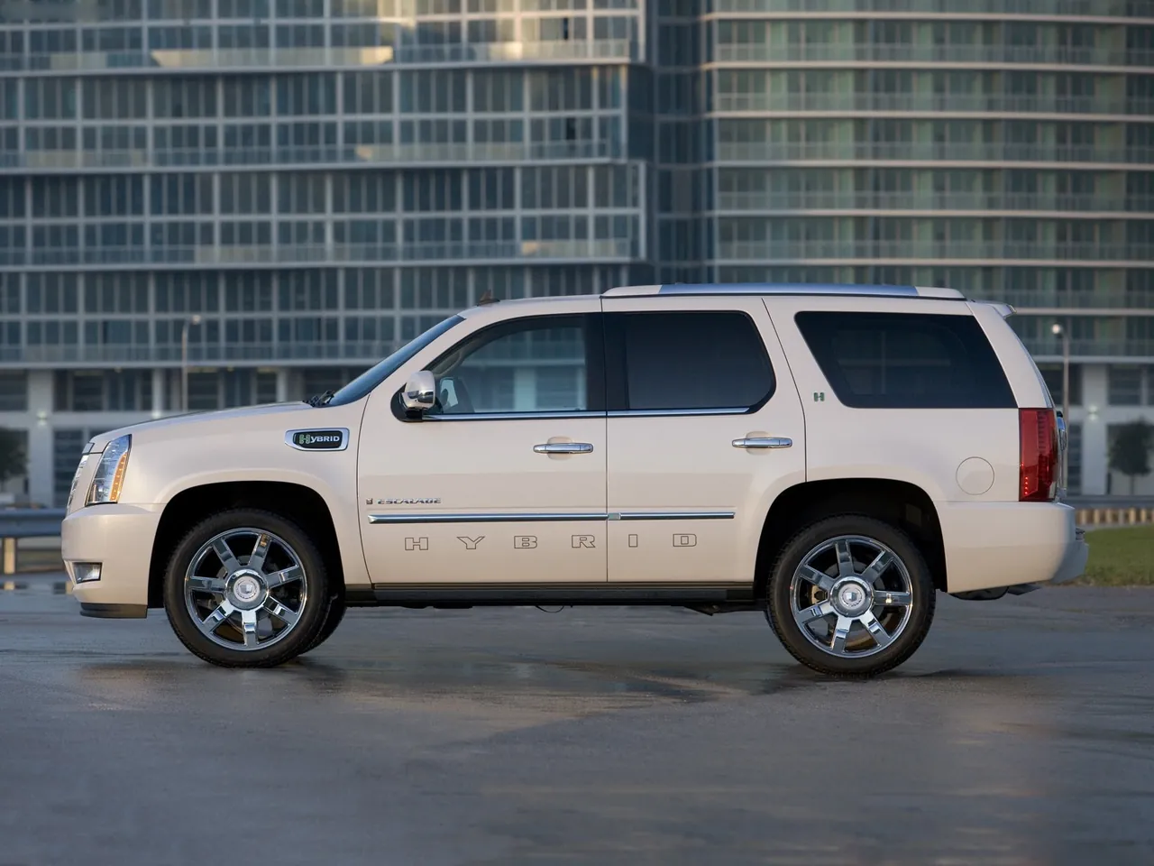 Cadillac Escalade Hybrid (2009) – boční profil