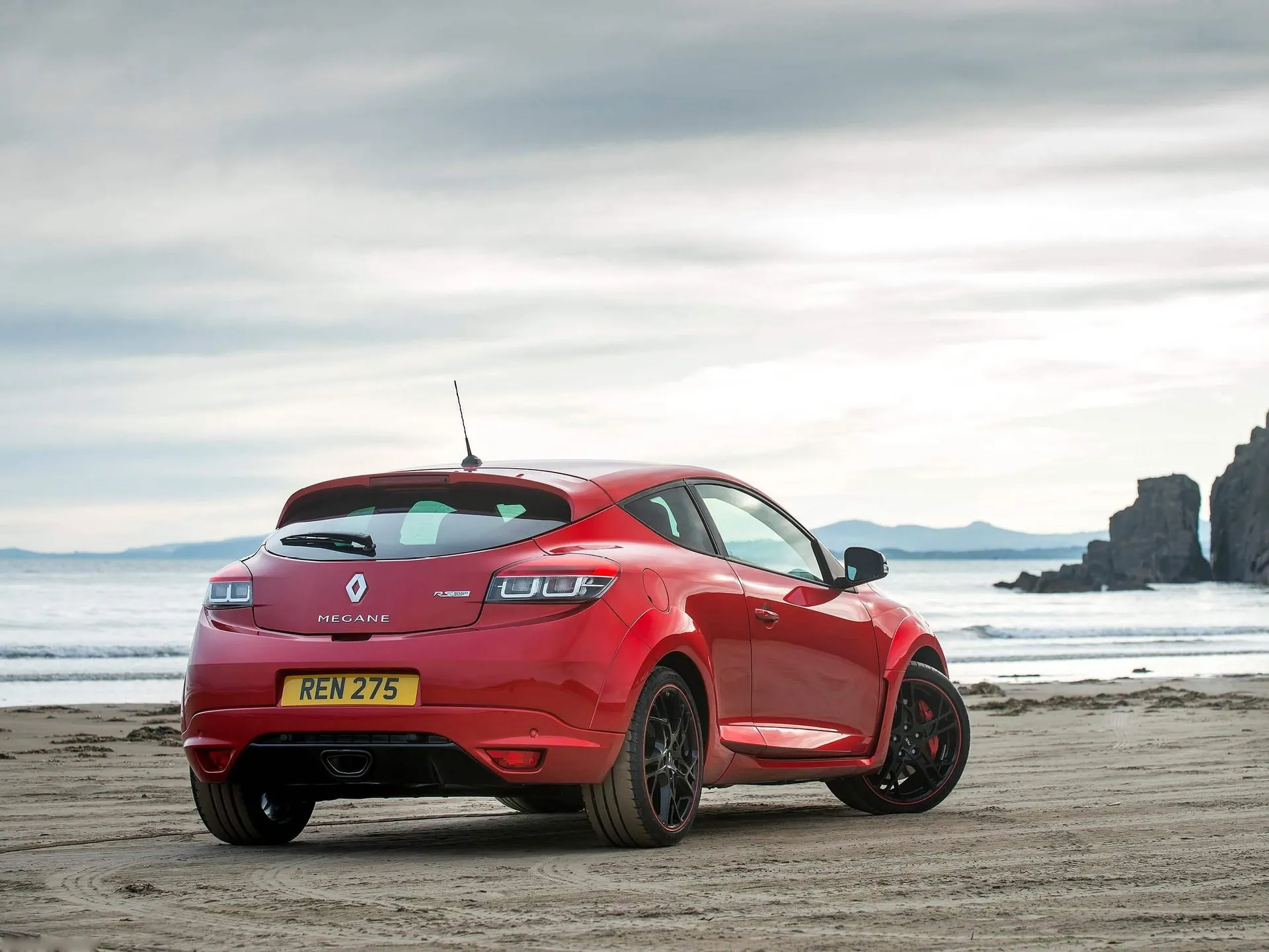 Renault Megane RS 275 Cup-S (2015) – zadní tříčtvrteční pohled