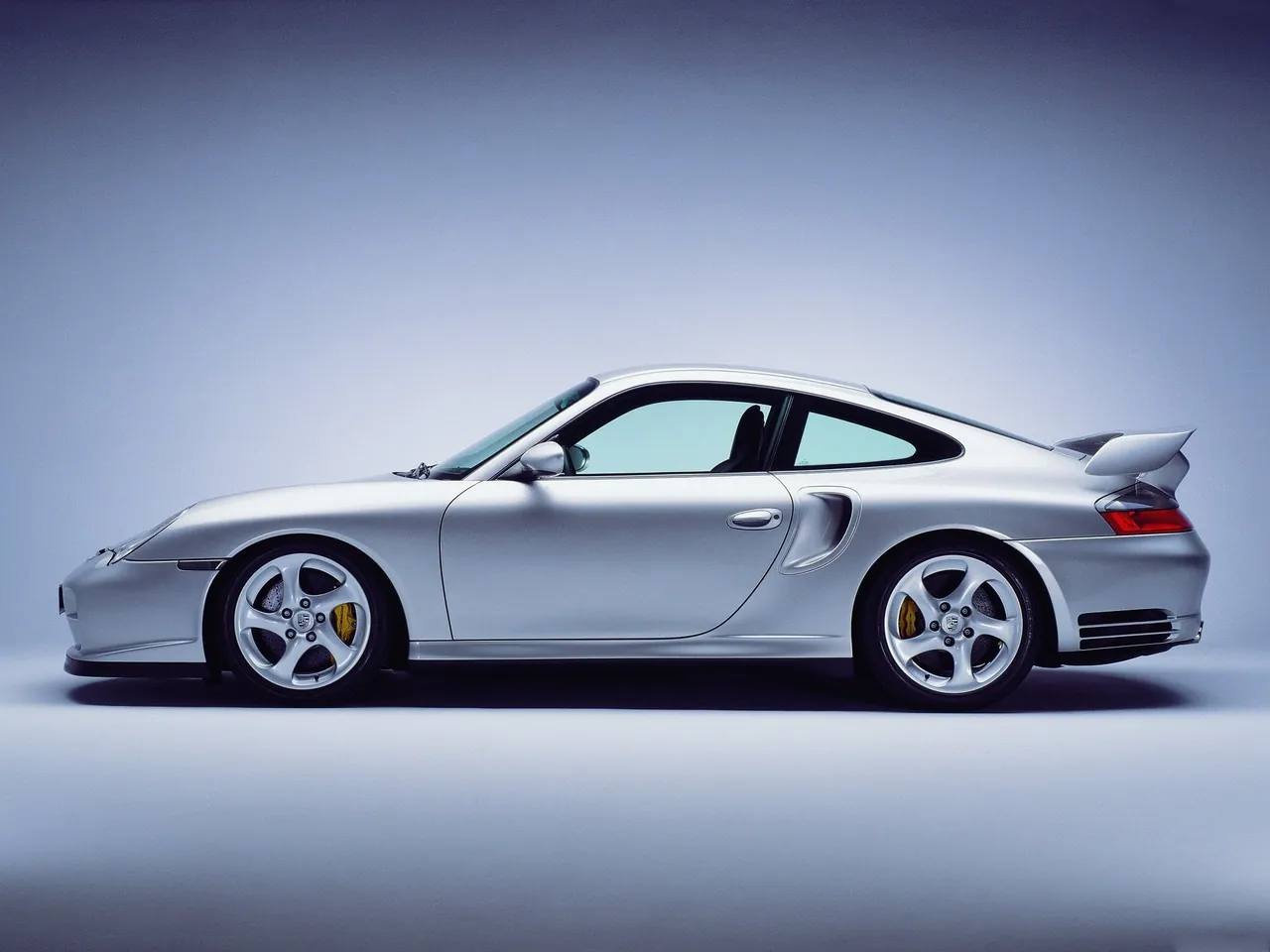 Porsche 911 GT2 (2002) - Side Profile