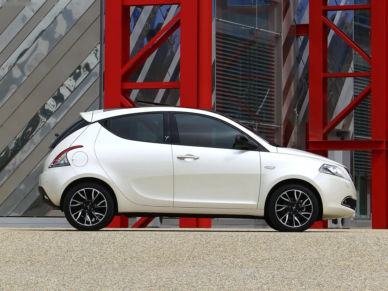 Lancia Ypsilon (2012) – boční profil