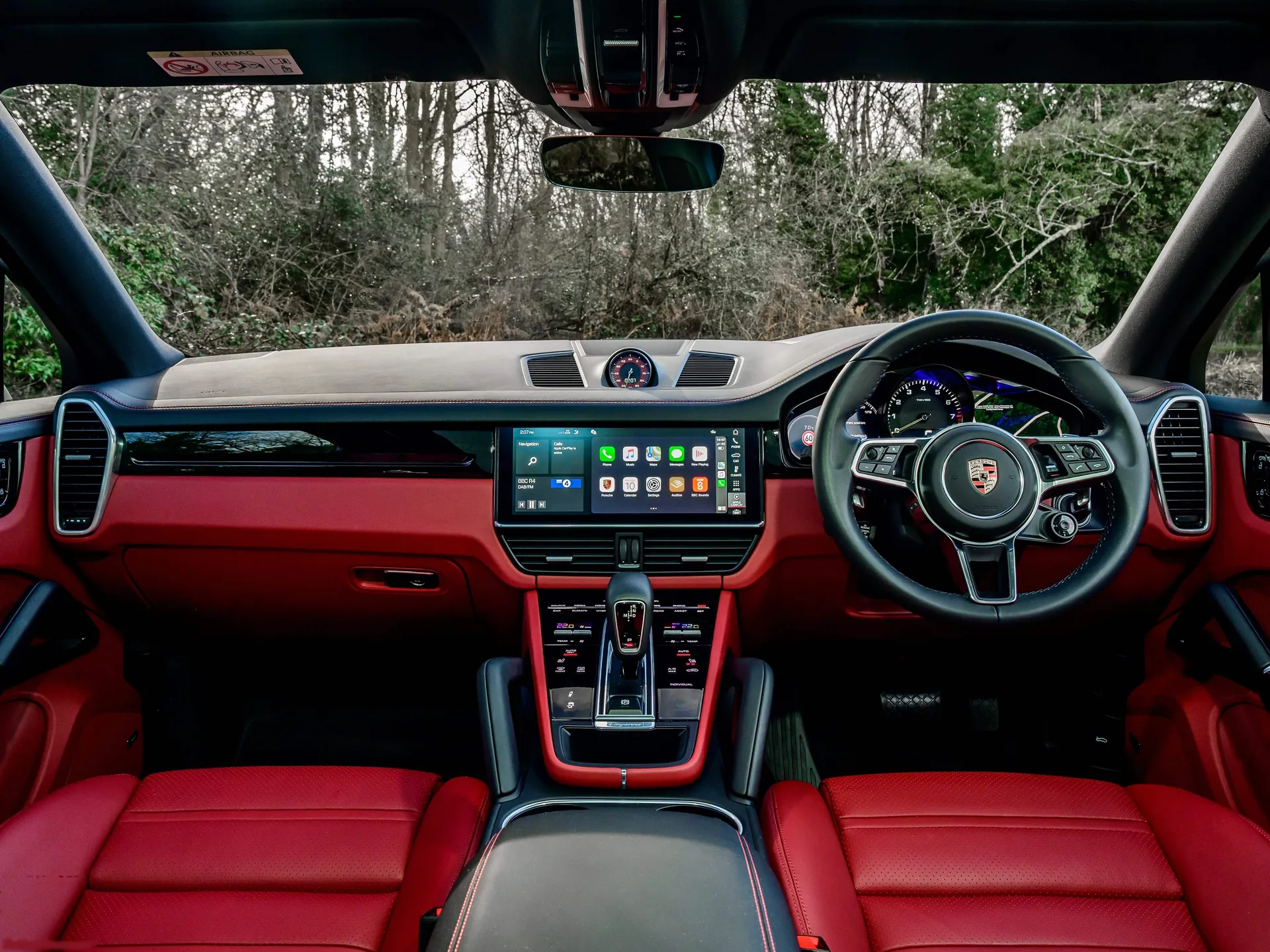 Porsche Cayenne E-Hybrid Coupe [UK] (2020) – interiér