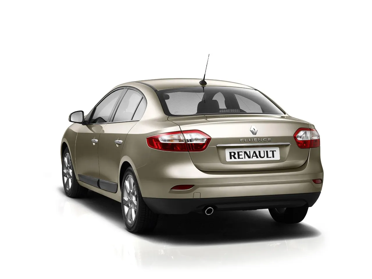 Renault Fluence (2010) – zadní tříčtvrteční pohled