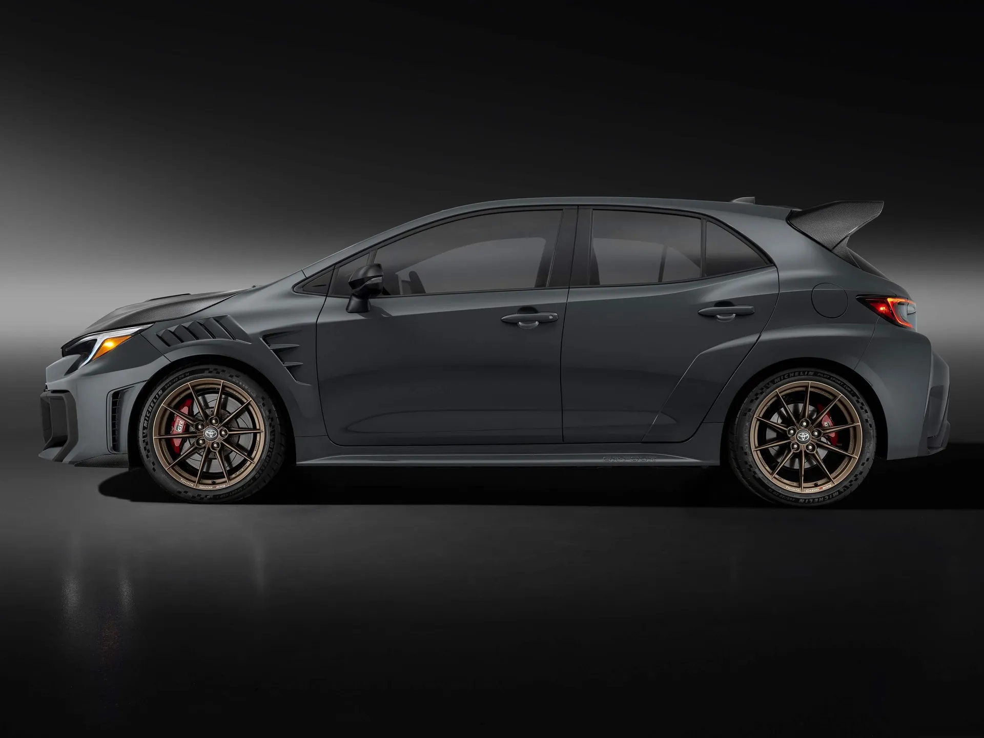 Toyota GRMN Corolla (2026) – boční profil