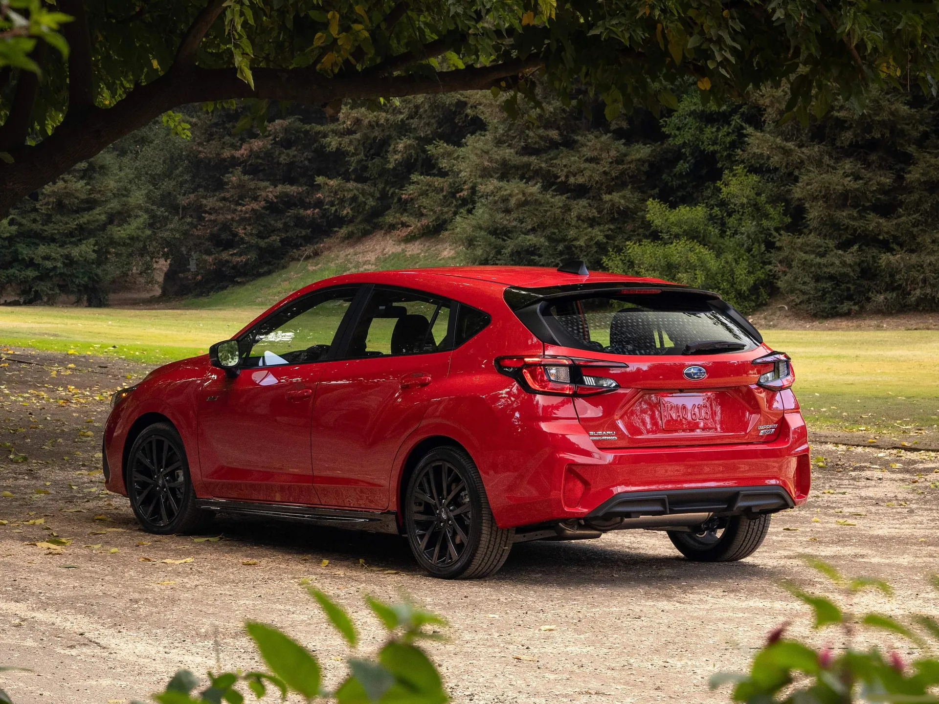 Subaru Impreza (2024) – zadní tříčtvrteční pohled