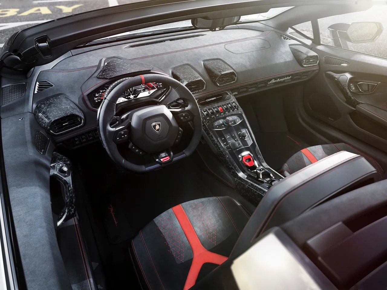 Lamborghini Huracan Performante Spyder (2019) – interiér