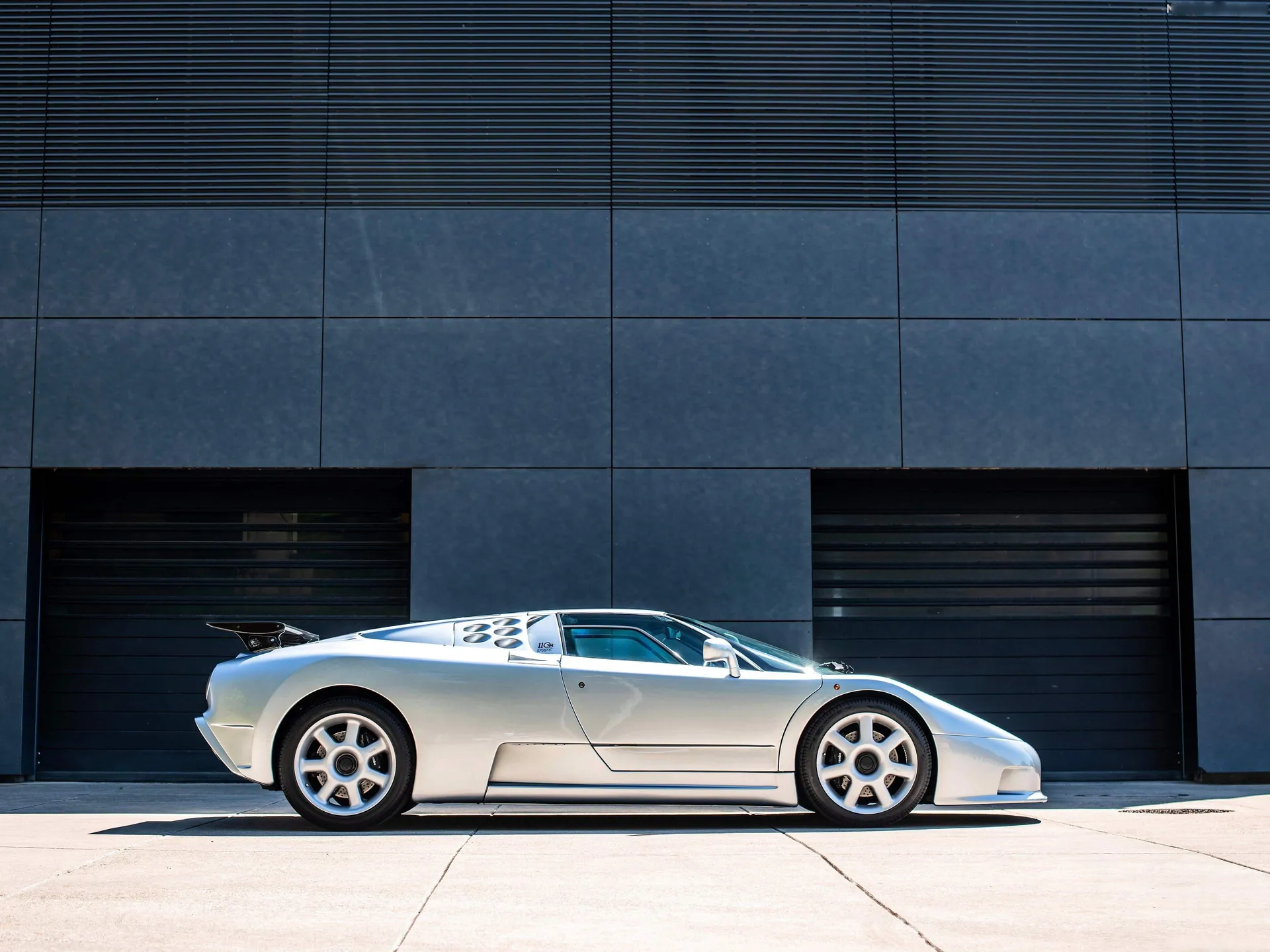 Bugatti EB110 Super Sport (1992) – boční profil