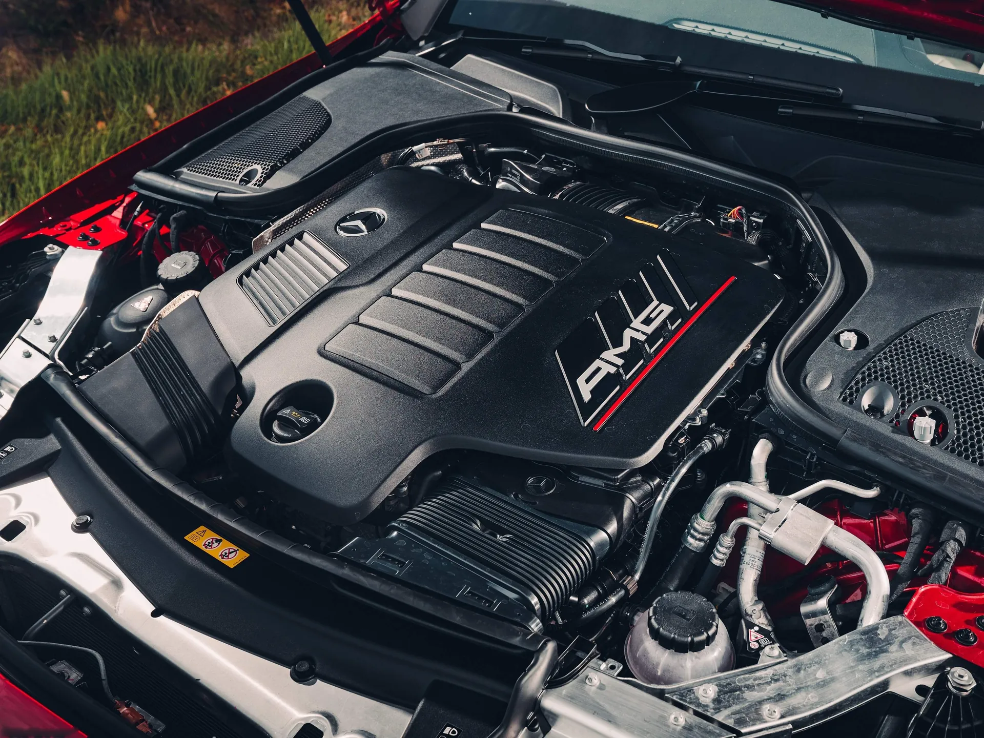 Mercedes-Benz E53 AMG Estate (2019) – motorový prostor