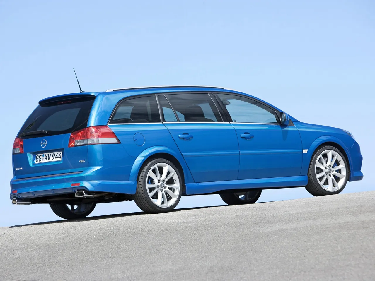 Opel Vectra Caravan OPC (2006) - Rear Three-Quarter