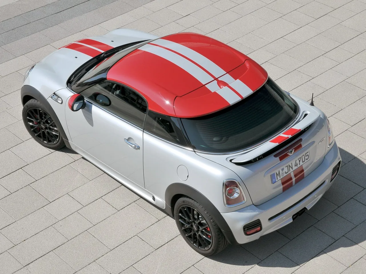 Mini Coupe (2012) – zadní tříčtvrteční pohled