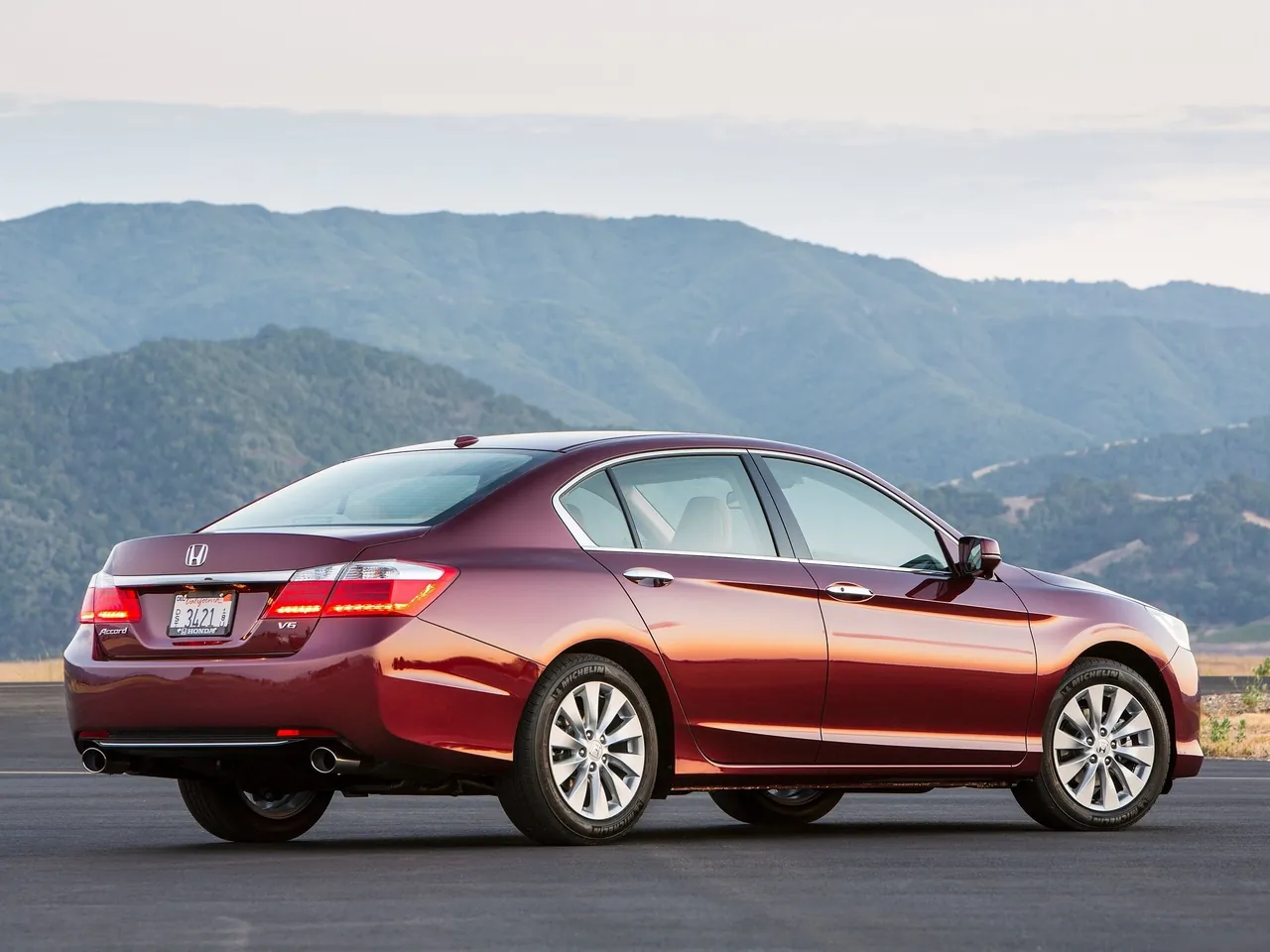 Honda Accord (2013) – zadní tříčtvrteční pohled