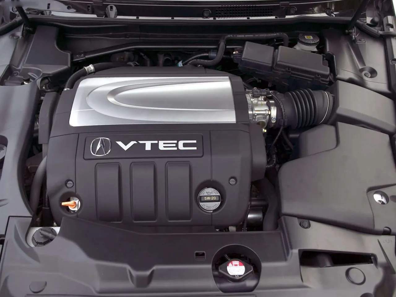 Acura RL (2005) - Engine Bay