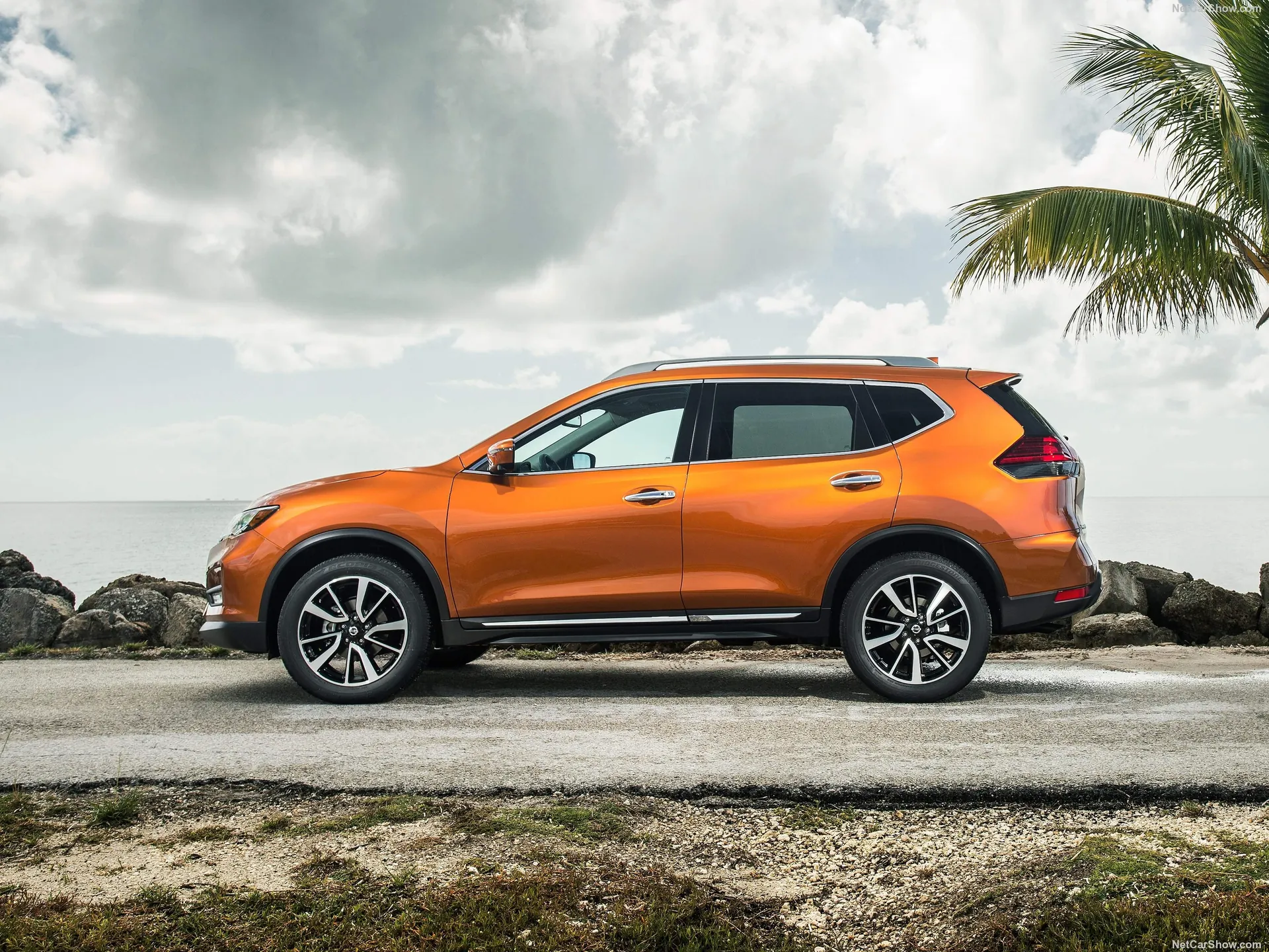 Nissan Rogue (2017) – boční profil