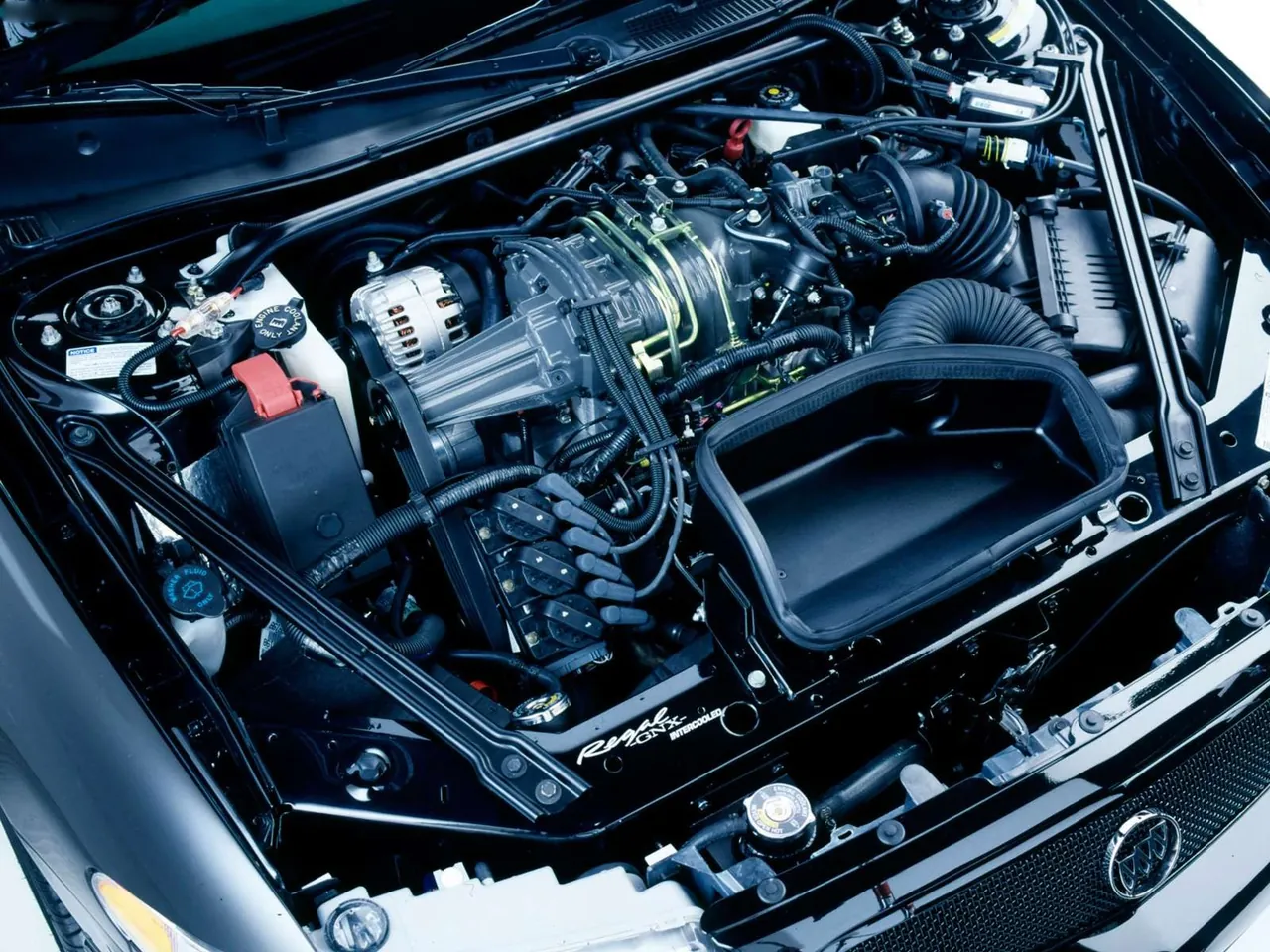 Buick Regal GNX Show Car (2000) – motorový prostor