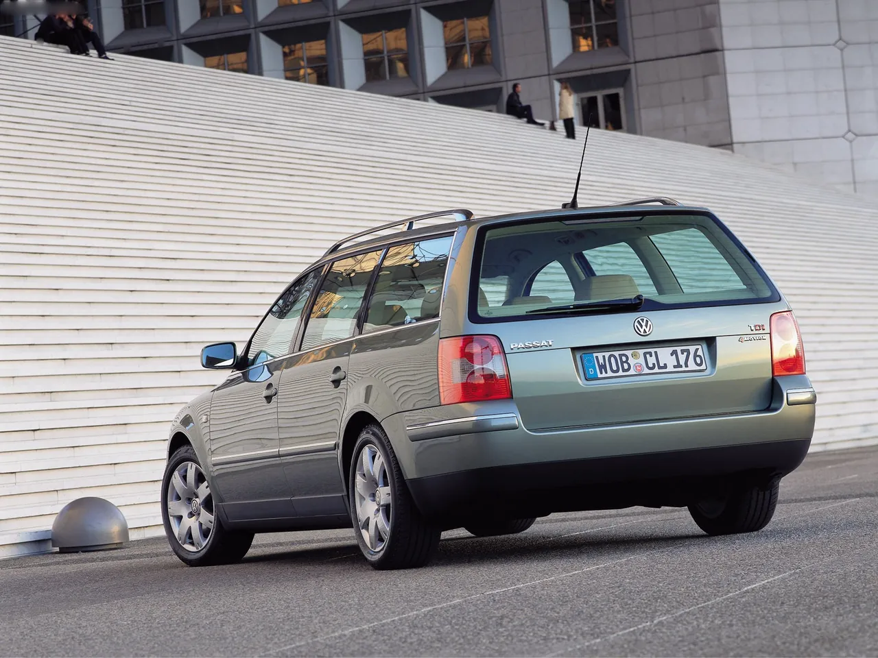 Volkswagen Passat Variant (2000) – zadní tříčtvrteční pohled