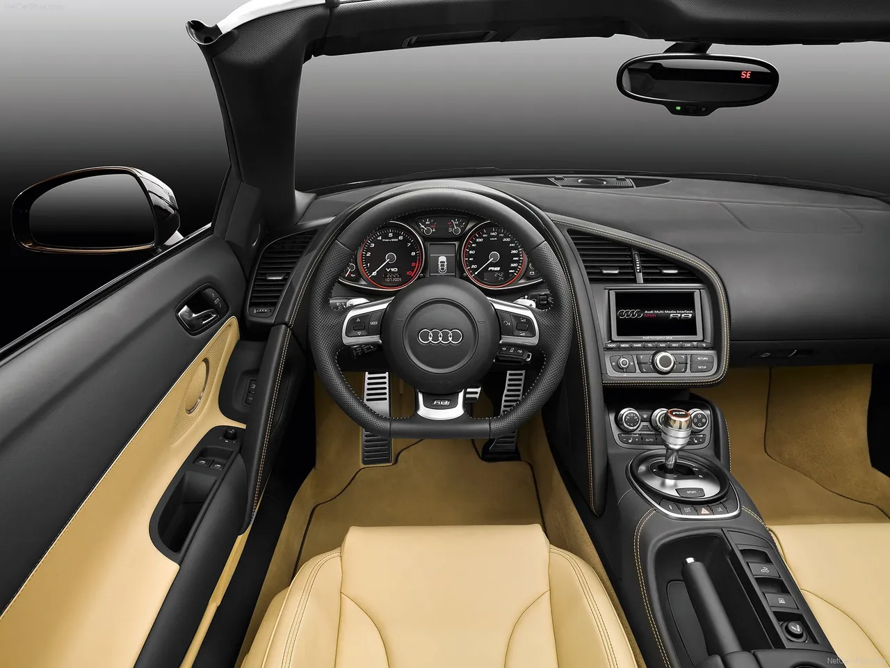 Audi R8 Spyder 5.2 FSI quattro (2011) – interiér