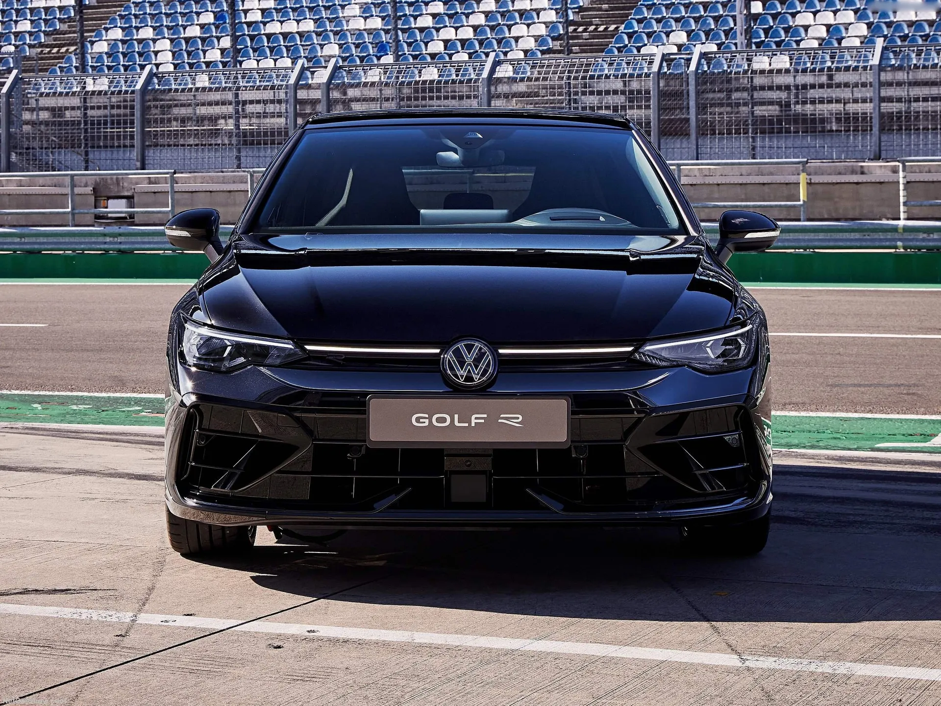 Volkswagen Golf R (2025) – zepředu