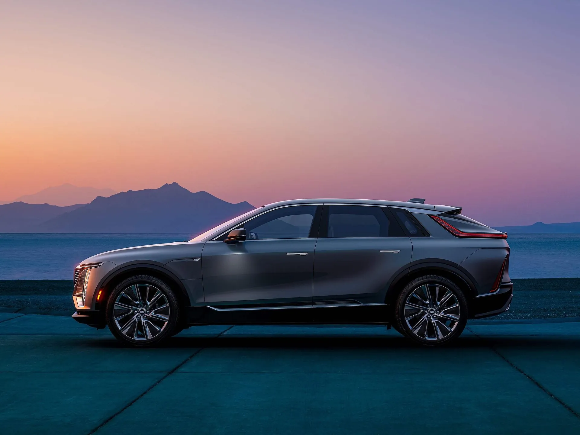 Cadillac Lyriq (2023) – boční profil