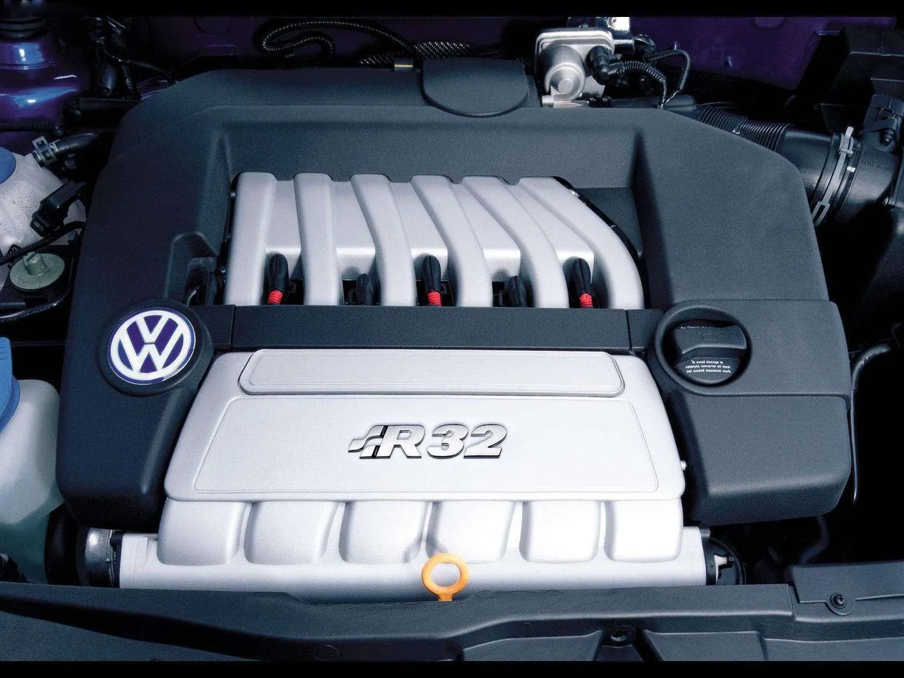 Volkswagen Golf R32 (2002) - Engine Bay