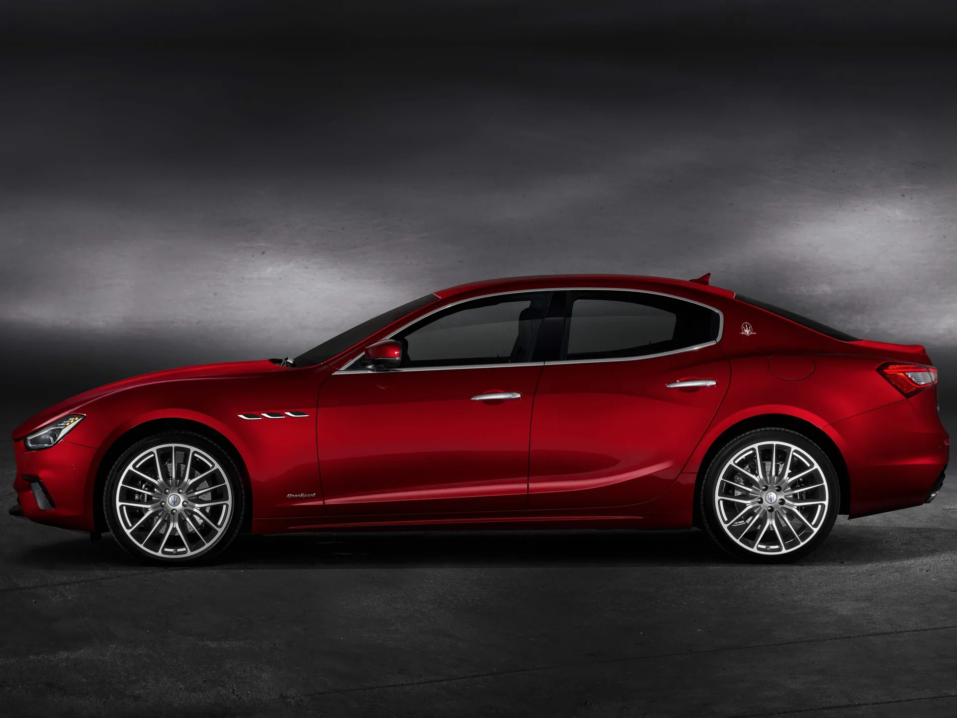 Maserati Ghibli (2019) – boční profil