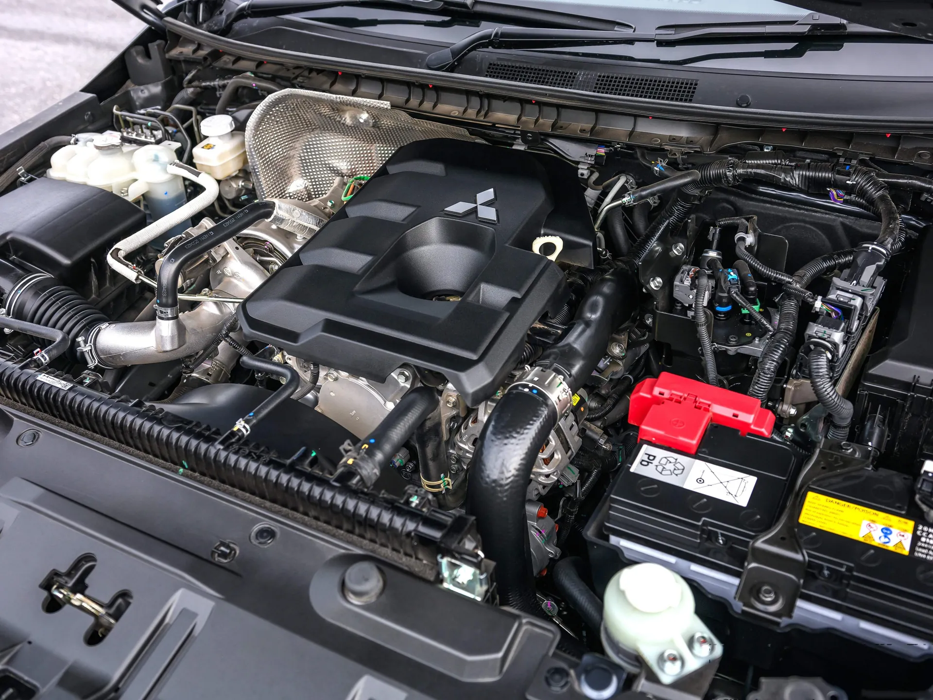 Mitsubishi L200 (2024) – motorový prostor