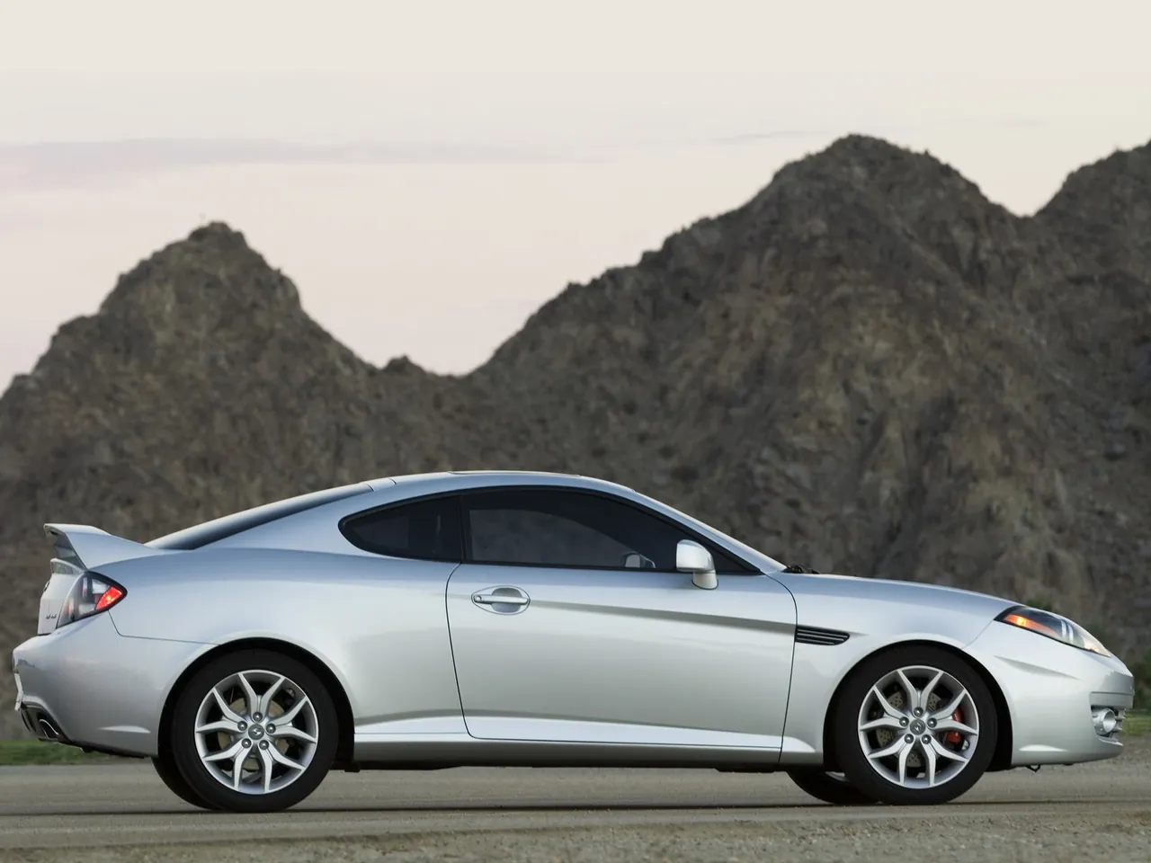 Hyundai Tiburon Coupe (2007) – boční profil