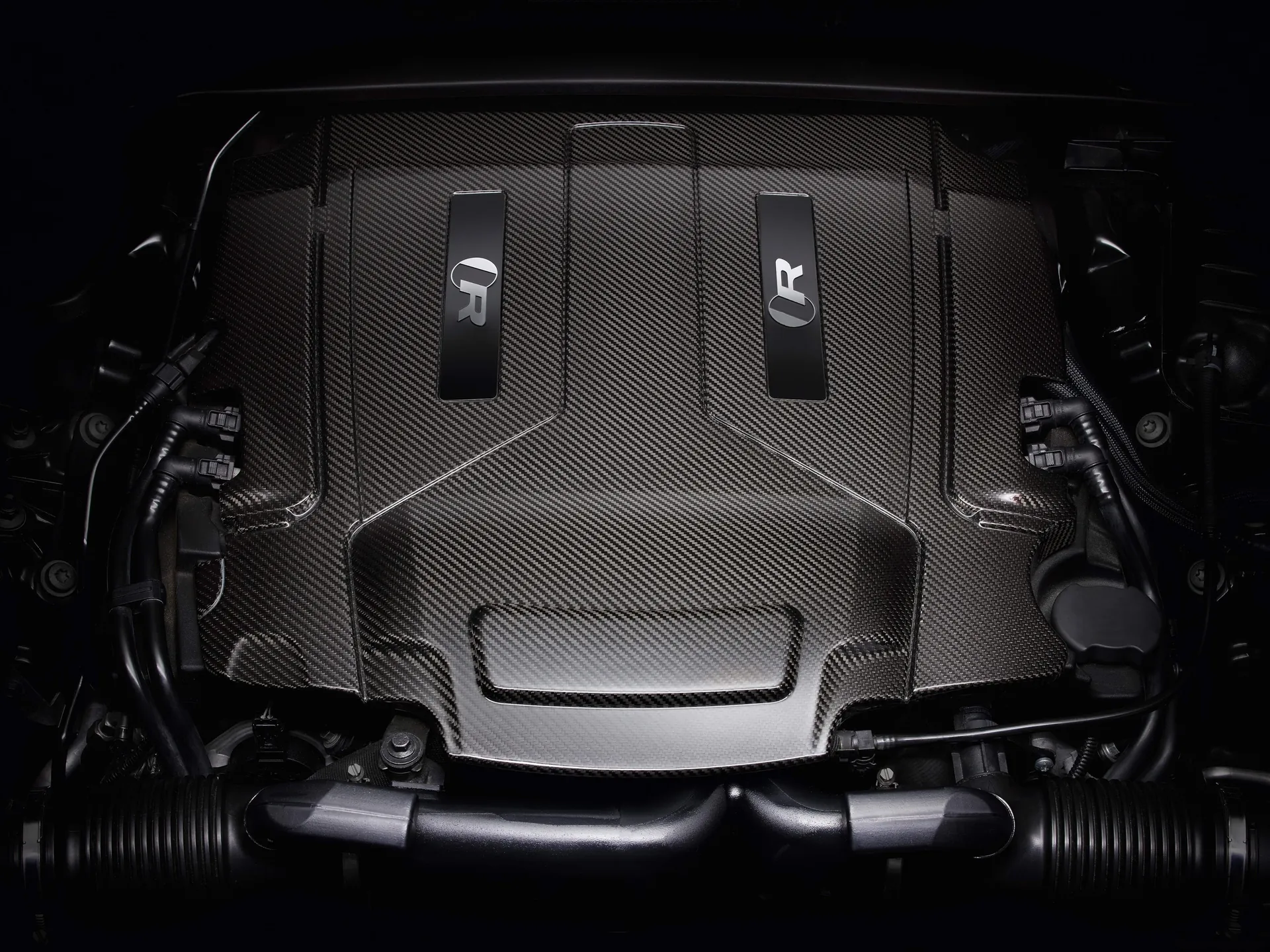 Jaguar XJR575 (2018) – motor