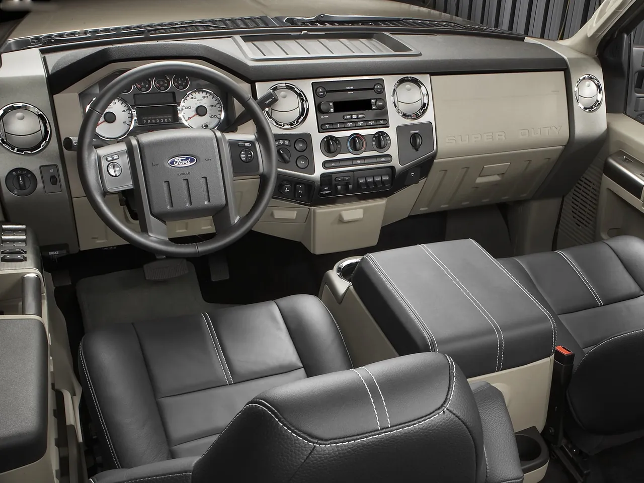 Ford F-350 Super Duty (2008) – interiér