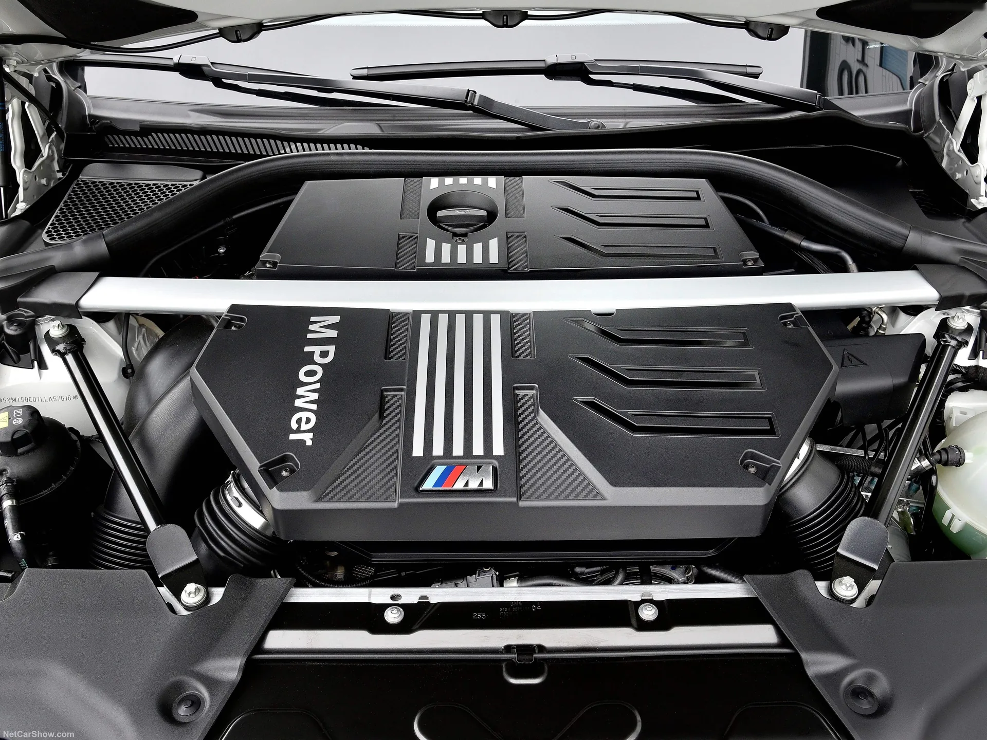 BMW X3 M Competition (2020) – motorový prostor