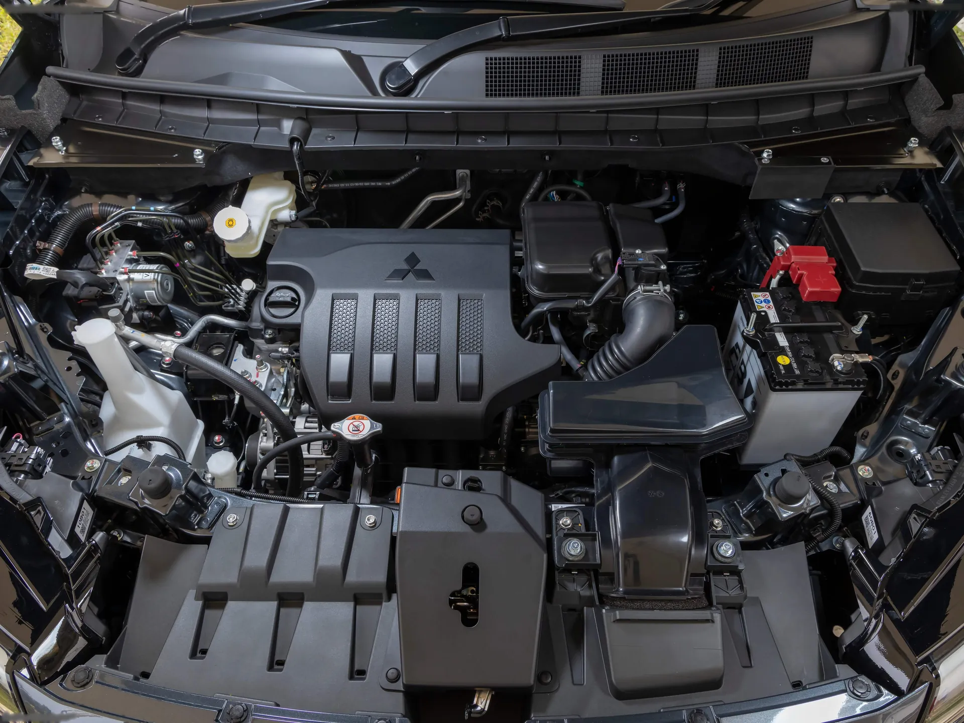 Mitsubishi Xforce (2024) – motorový prostor