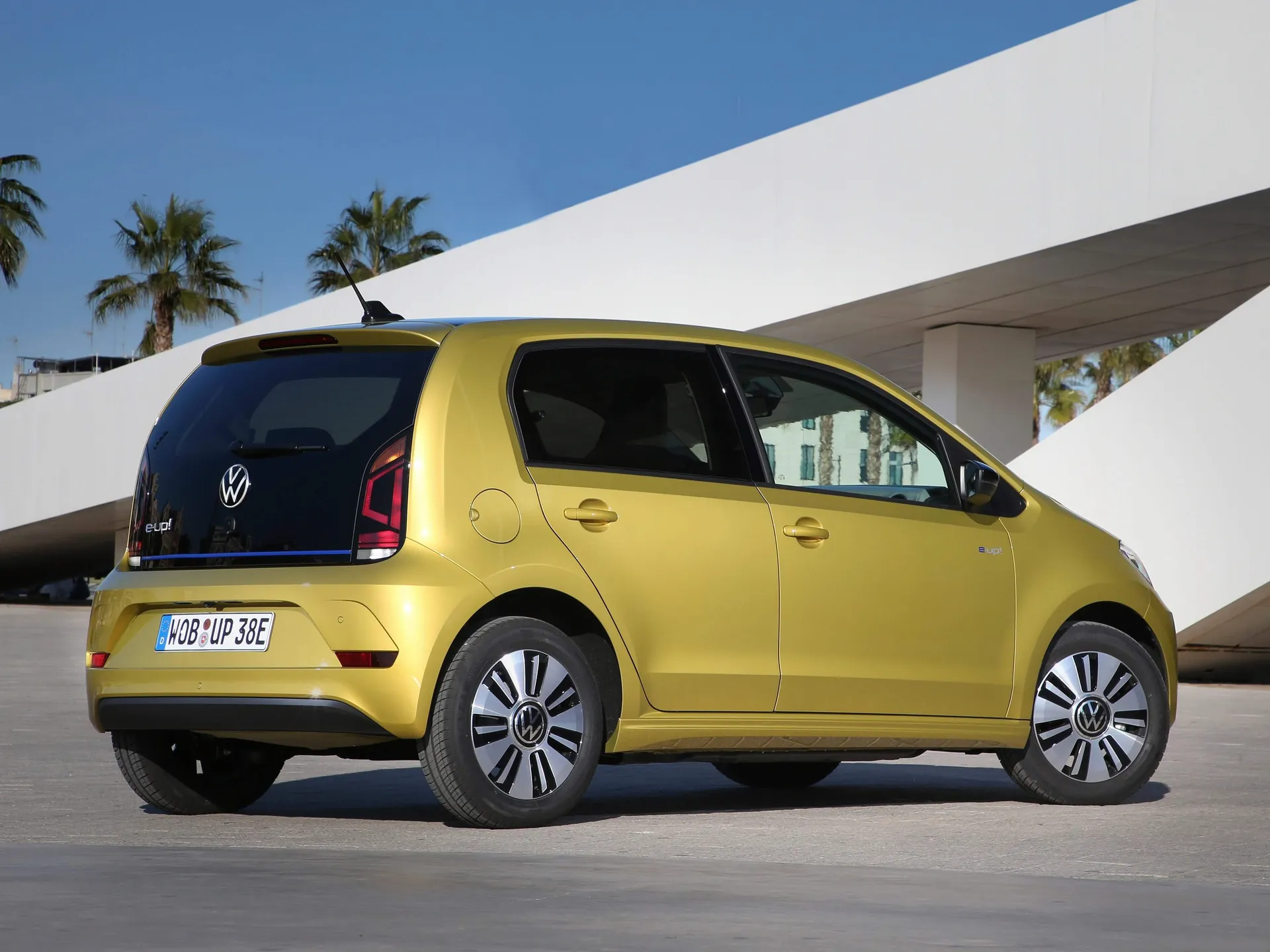 Volkswagen e-Up (2020) – zadní tříčtvrteční pohled
