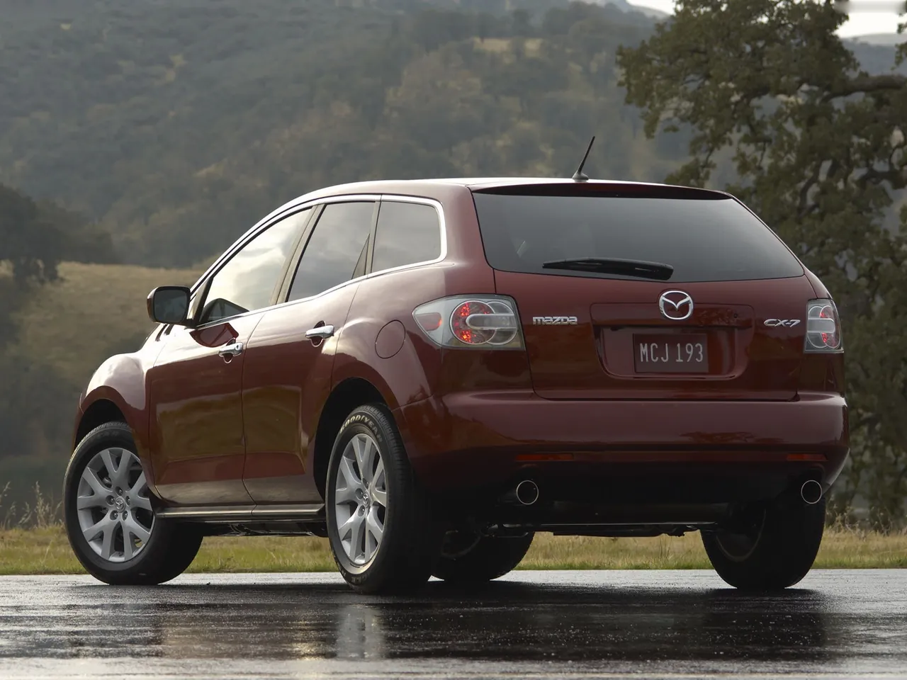 Mazda CX-7 (2007) – zadní tříčtvrteční pohled