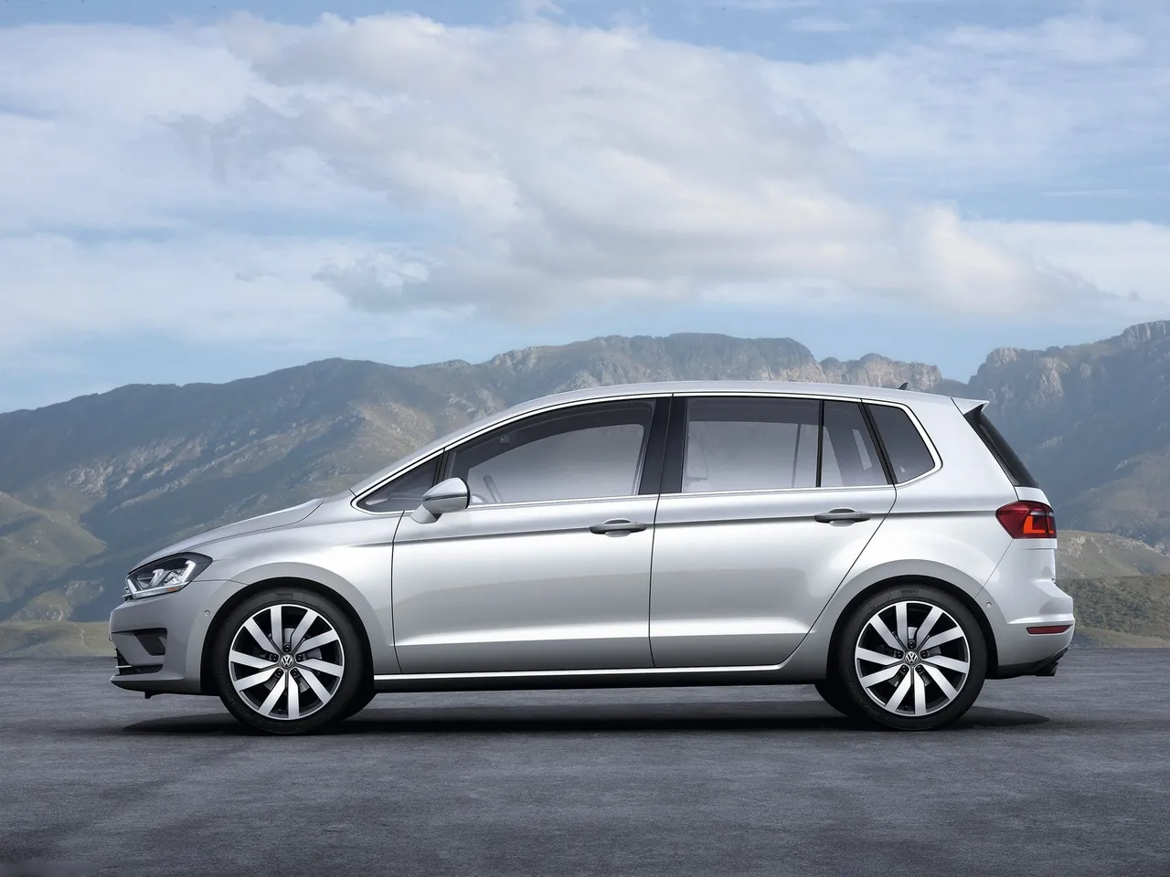Volkswagen Golf Sportsvan Concept (2013) - Side Profile