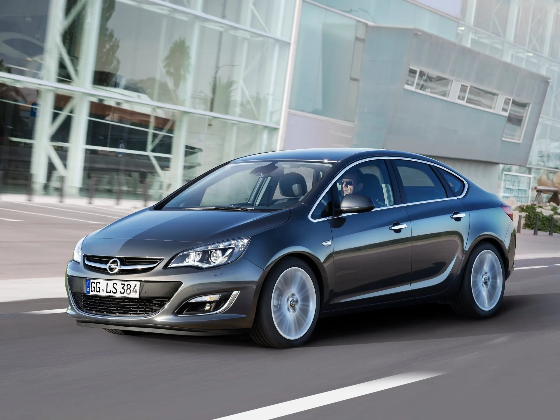 Opel Astra Sedan (2013)