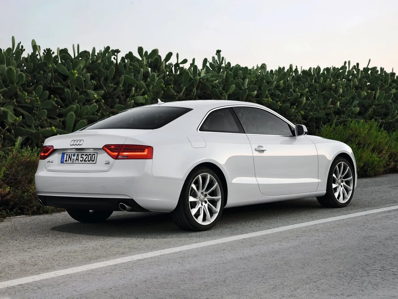 Audi A5 Coupe (2012) – zadní tříčtvrteční pohled