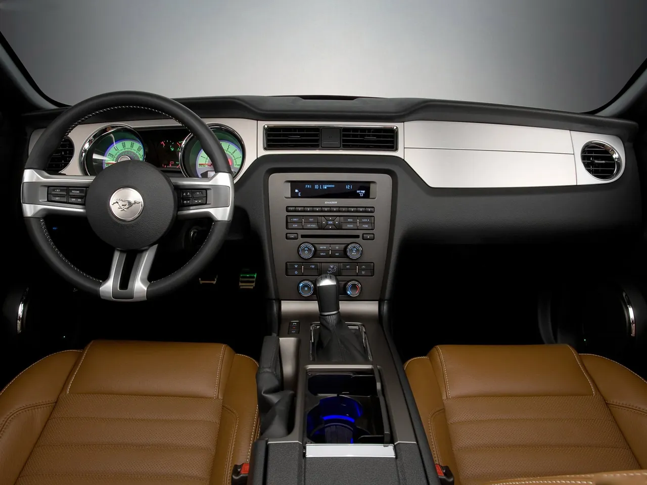Ford Mustang (2010) – interiér