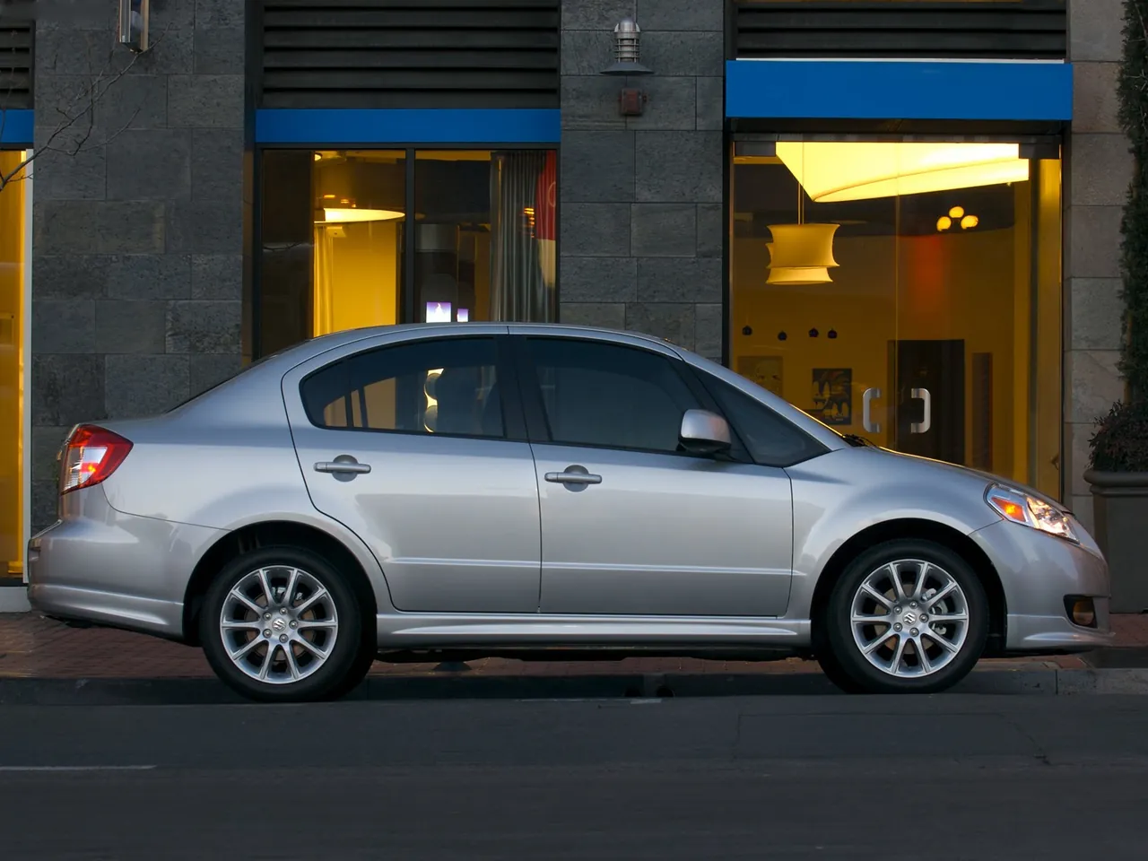Suzuki SX4 Sedan (2008) – boční profil