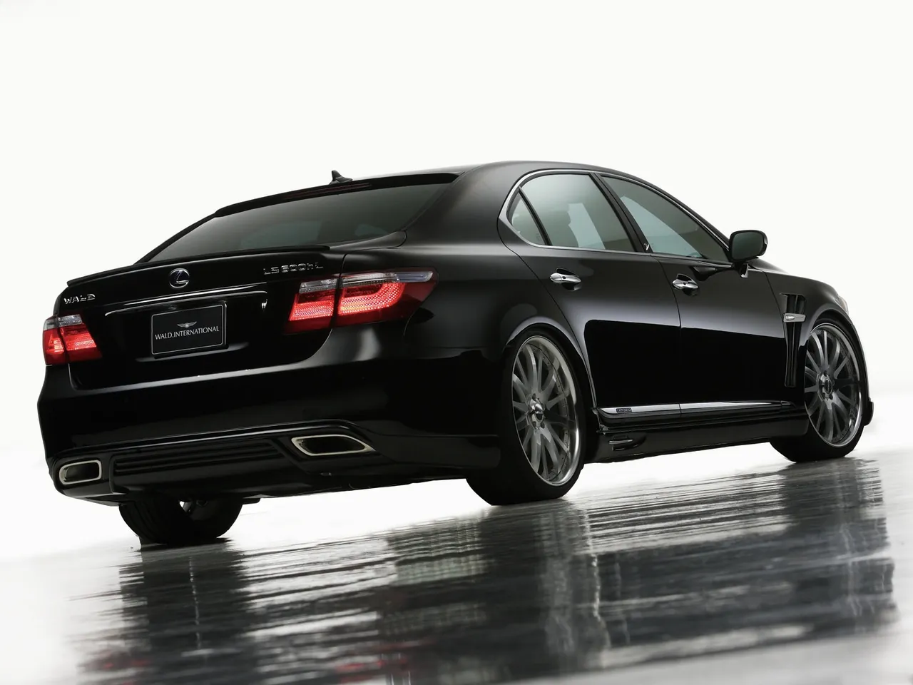 Wald Lexus LS (2007) – zadní tříčtvrteční pohled