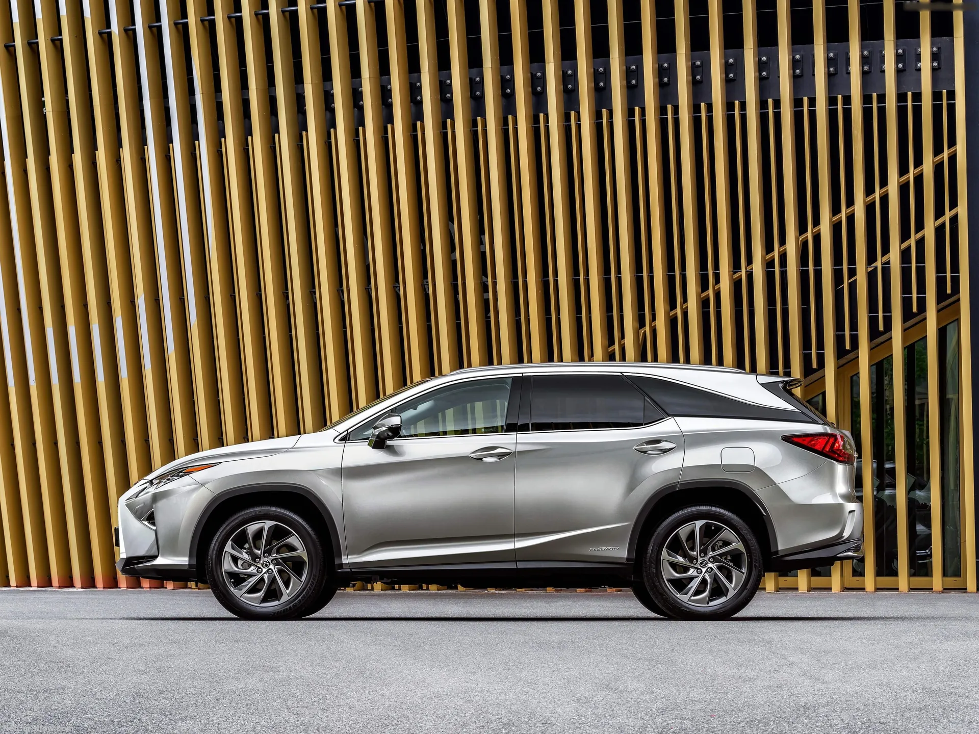 Lexus RX L (2018) – boční profil